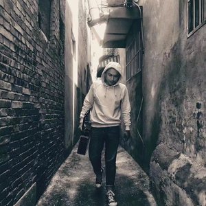 肏屄按摩九久久
